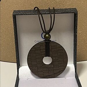 Kien Vintage Brown Circular Pendant Necklace